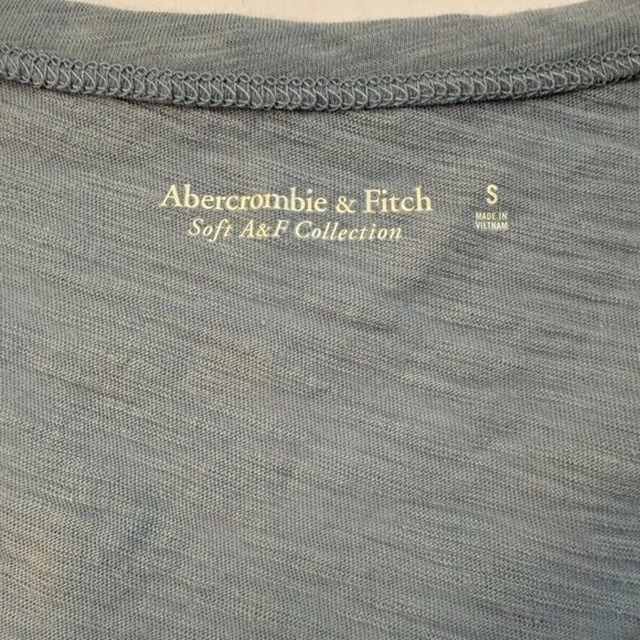 Abercrombie & Fitch Lot of 2 Tees T-Shirts Cropped and V-Neck - Size S - Picture 8 of 10